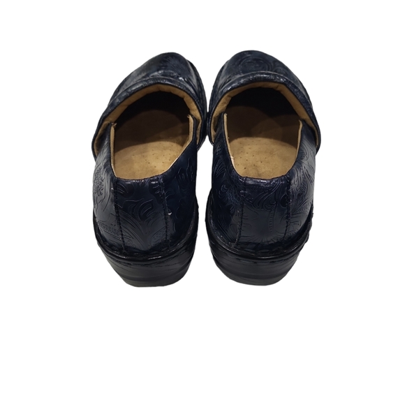 EUC Bass Women's Navy Floral Embossed Slip On low heeled Clogs comfy shoes, 6.5 - Picture 7 of 8